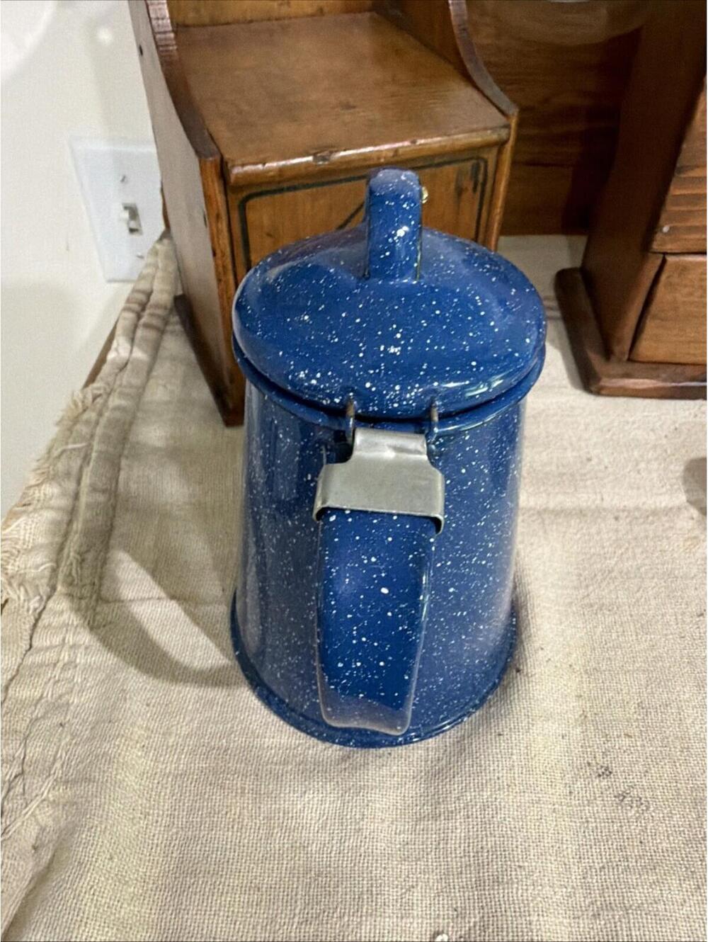 VTG Blue White Speckled Enamelware Coffee Pot Lid Country Farm Camp Hike 2 Cup - Picture 8 of 9